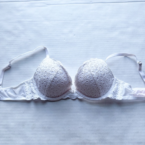 Victorias Secret 2 x Dream Angels Push up Bras in White & Black Lace - Picture 8 of 16